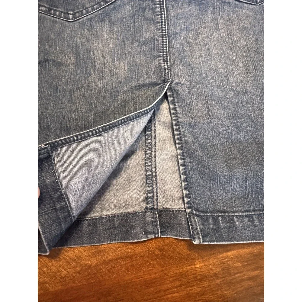 White House Black Market Blanc Blue Jean Skirt Size 6
